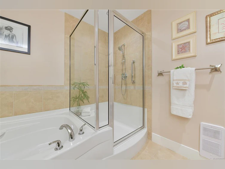 401-5332 Sayward Hill Crescent, Saanich, BC, V8Y 3H8 - 43