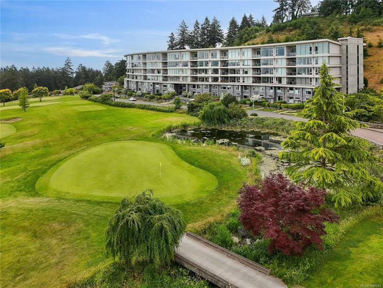 401-5332 Sayward Hill Crescent, Saanich, BC, V8Y 3H8 - 2