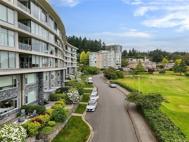 401-5332 Sayward Hill Crescent, Saanich, BC, V8Y 3H8 - 53