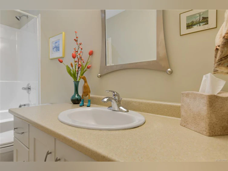 401-5332 Sayward Hill Crescent, Saanich, BC, V8Y 3H8 - 50