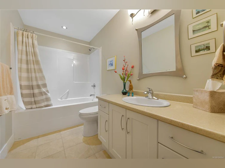 401-5332 Sayward Hill Crescent, Saanich, BC, V8Y 3H8 - 49