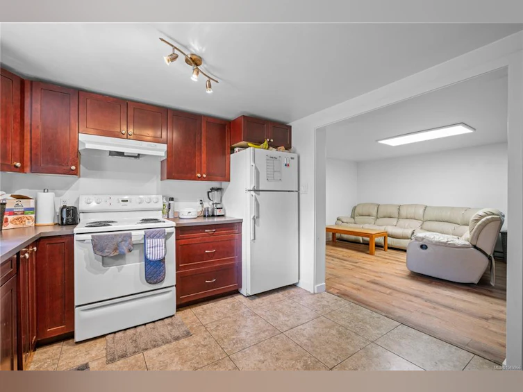 861 Tillicum Road, Esquimalt, BC, V9A 1Z7 - 23