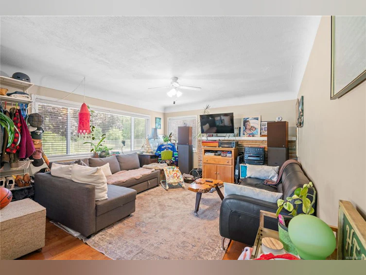 861 Tillicum Road, Esquimalt, BC, V9A 1Z7 - 2