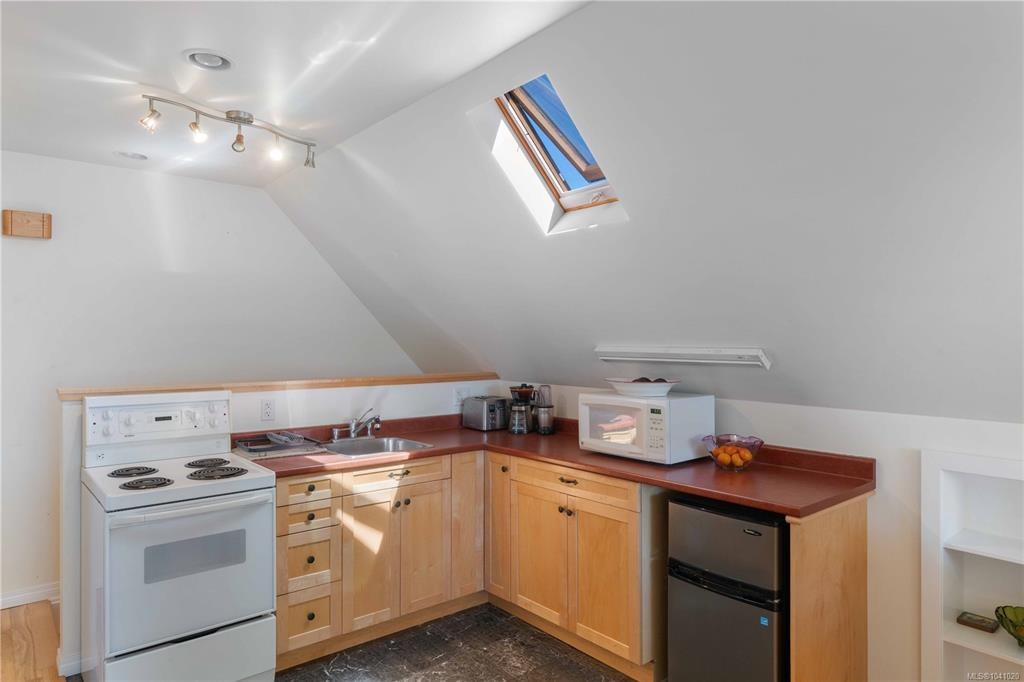 1562 Richardson Street, Victoria, BC, V8S 1R3 - 43
