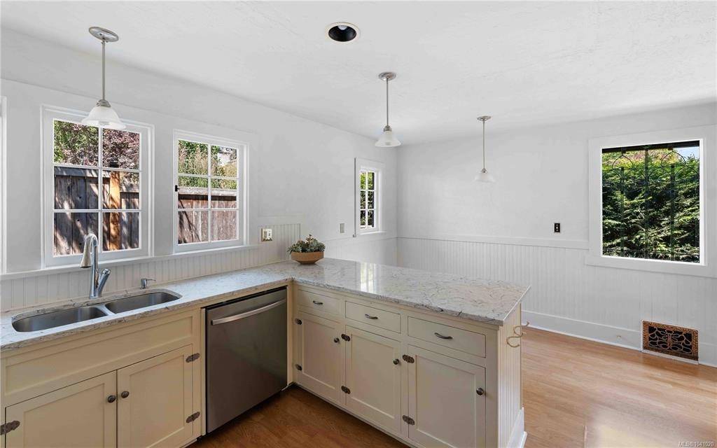 1562 Richardson Street, Victoria, BC, V8S 1R3 - 12