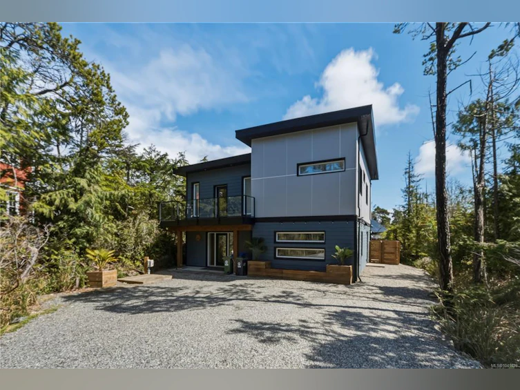 823 Lorne White Place, Ucluelet, BC, V0R 3A0