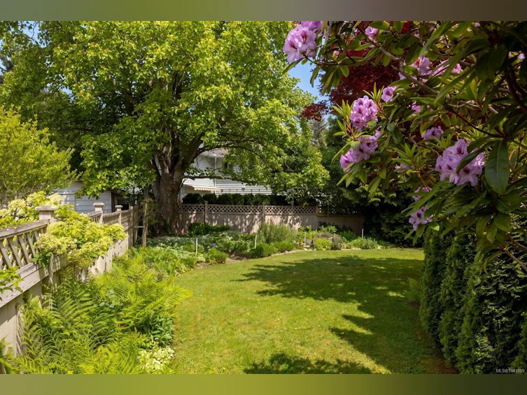 1986 Wenman Drive, Saanich, BC, V8N 2P8 - 34