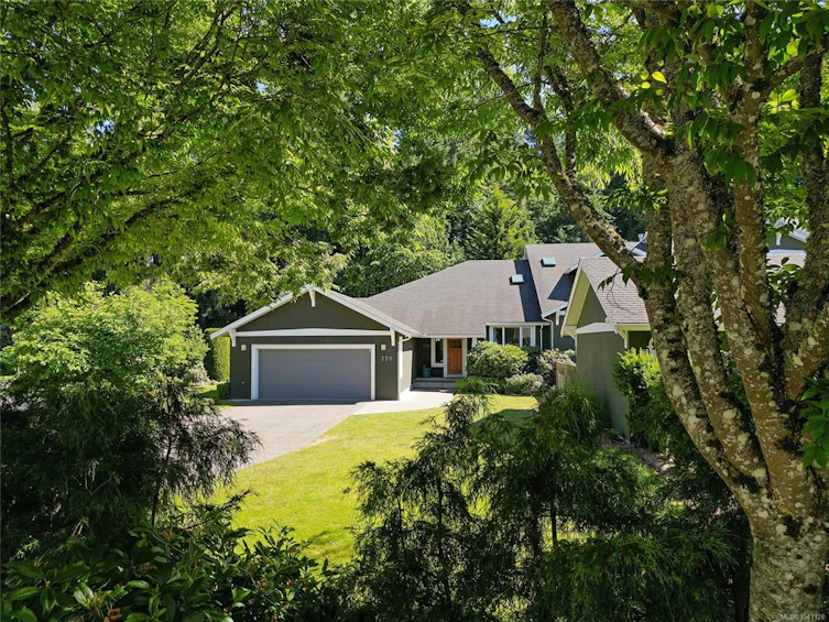 770 Hill Rise Lane, Saanich, BC, V8Y 3K2