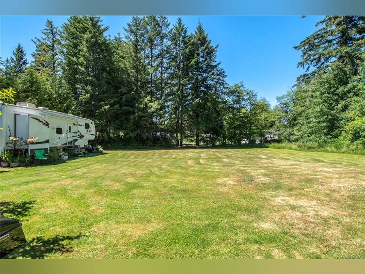 7602 N Island Highway, Black Creek, BC, V9J 1G3 - 30