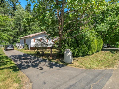 7602 N Island Highway - 3