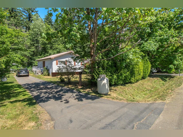 7602 N Island Highway, Black Creek, BC, V9J 1G3 - 3