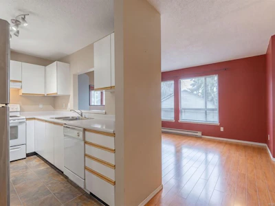 307-1912 Bowen Road - 2