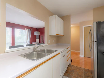 307-1912 Bowen Road - 5