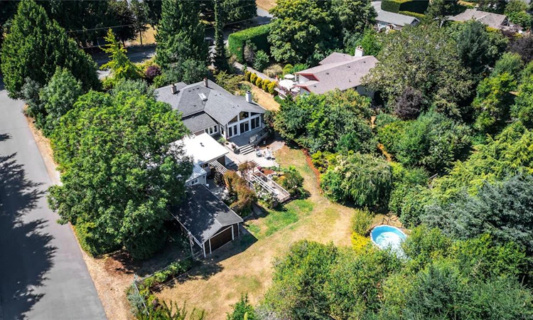 9255 East Saanich Road