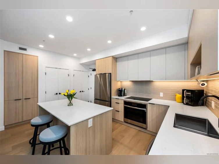 411-3564A Ryder Hesjedal Way, Colwood, BC, V9C 0V3 - 2