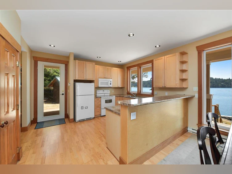 647 Dinner Bay Road, Mayne Island, BC, V0N 2J2 - 15