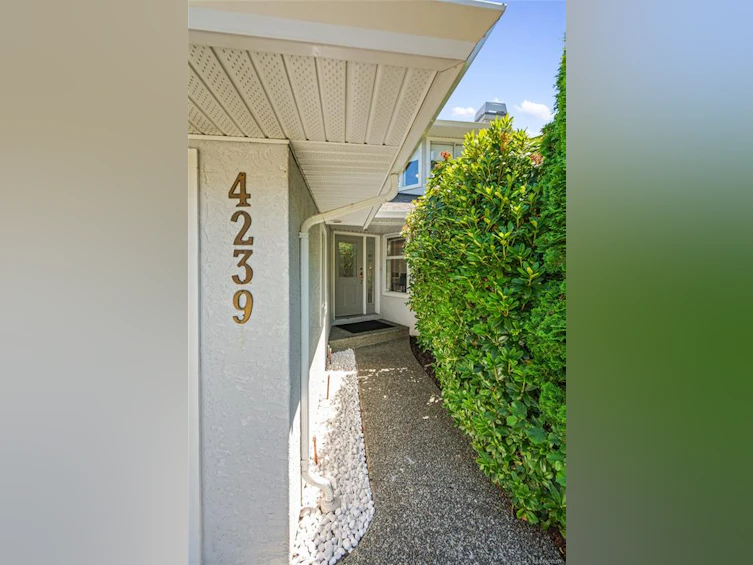4239 Arbordale Court, Saanich, BC, V8N 6K1 - 46