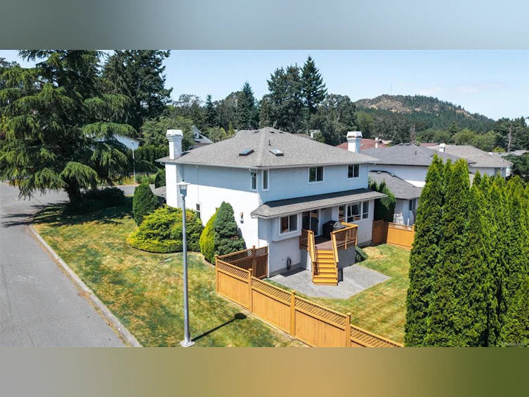 4239 Arbordale Court, Saanich, BC, V8N 6K1 - 57