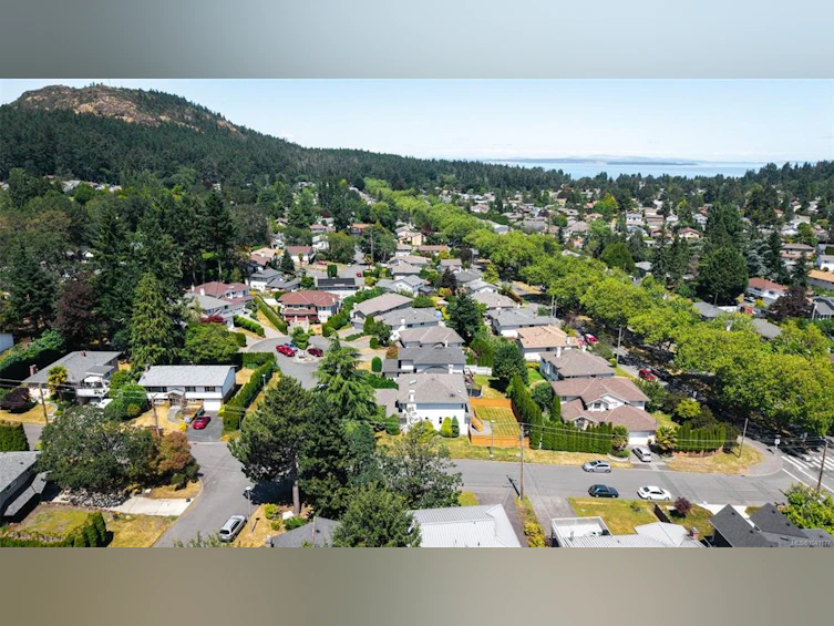 4239 Arbordale Court, Saanich, BC, V8N 6K1 - 67