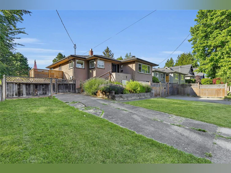 1650 Chandler Avenue, Victoria, BC, V8S 1N6 - 3