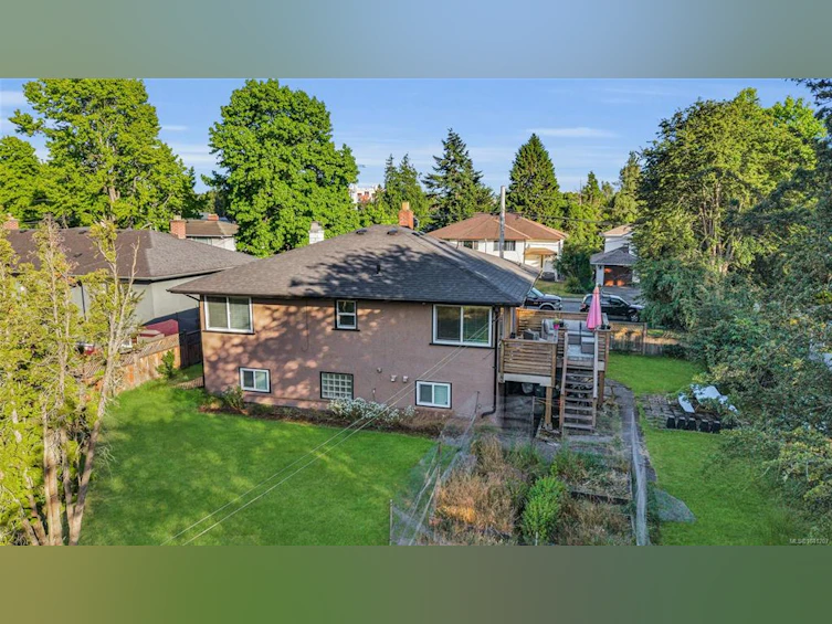 1650 Chandler Avenue, Victoria, BC, V8S 1N6 - 8