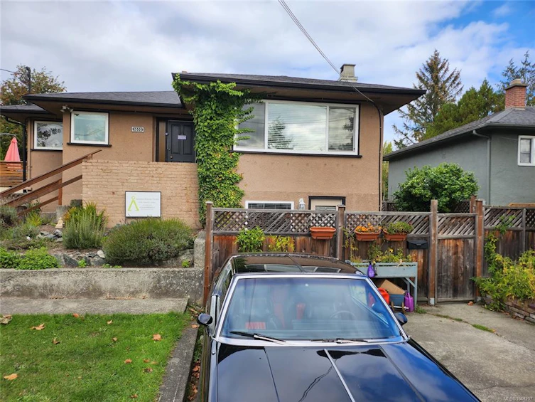 1650 Chandler Avenue, Victoria, BC, V8S 1N6 - 17
