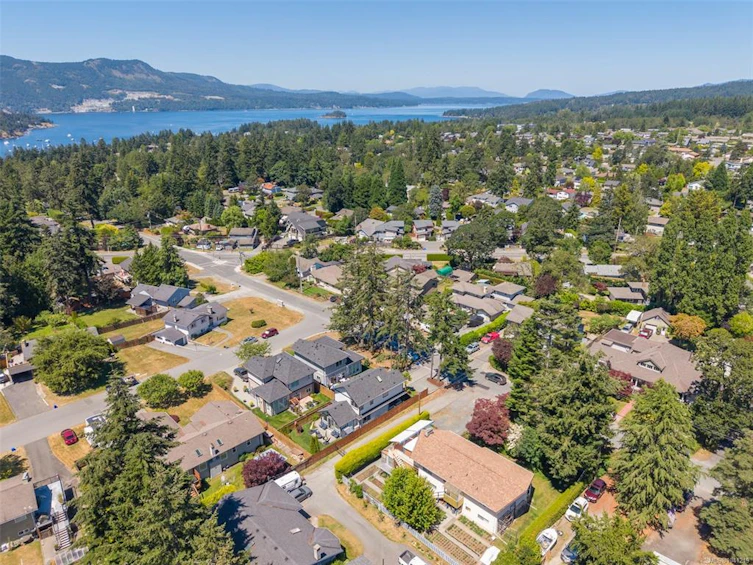 1183 Marchant Road, Central Saanich, BC, V8M 1G7 - 2