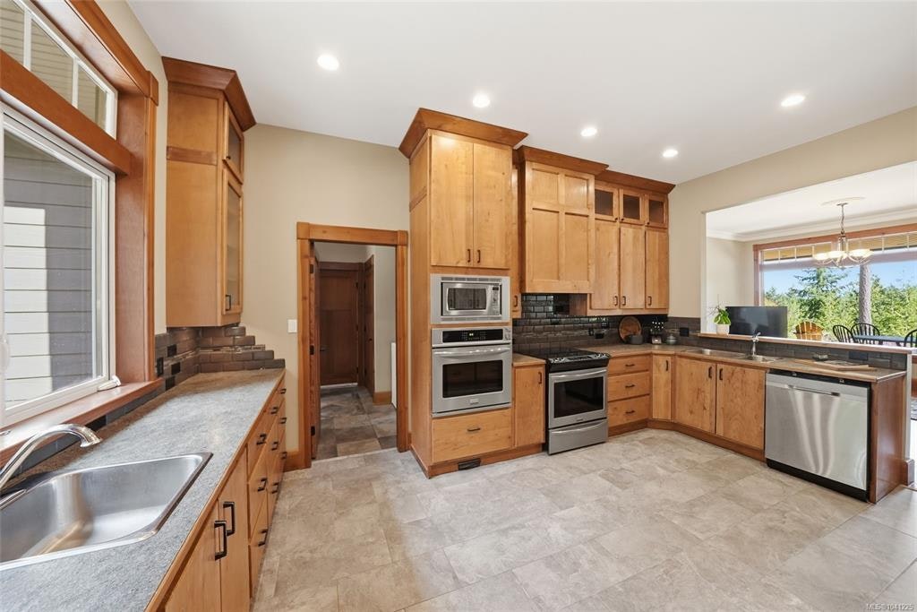 1195 Spider Lake Road, Qualicum Beach, BC, V9K 2L7 - 21