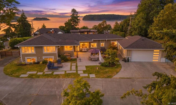 2565 Departure Bay Road