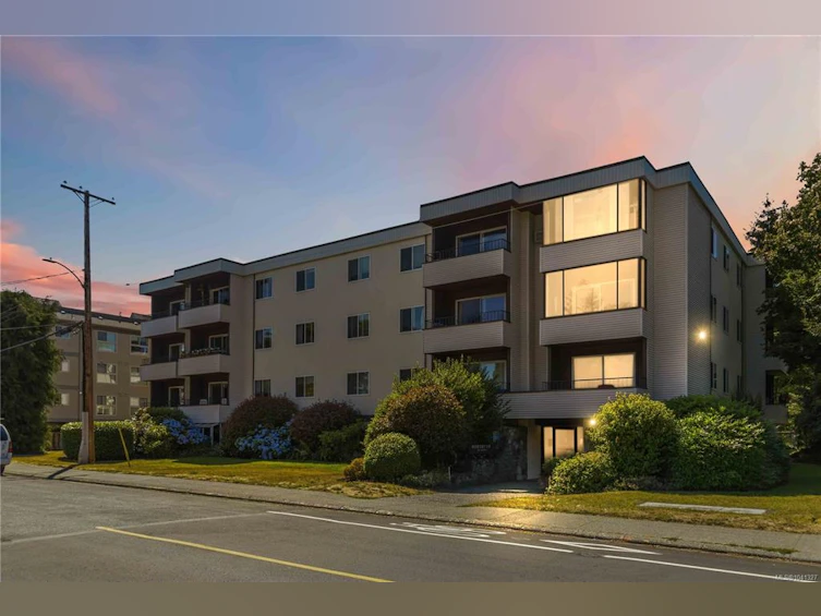 401-1571 Mortimer Street, Saanich, BC, V8P 3A7 - 2