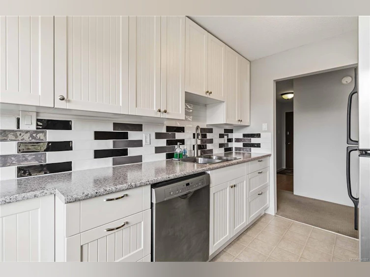 401-1571 Mortimer Street, Saanich, BC, V8P 3A7 - 12
