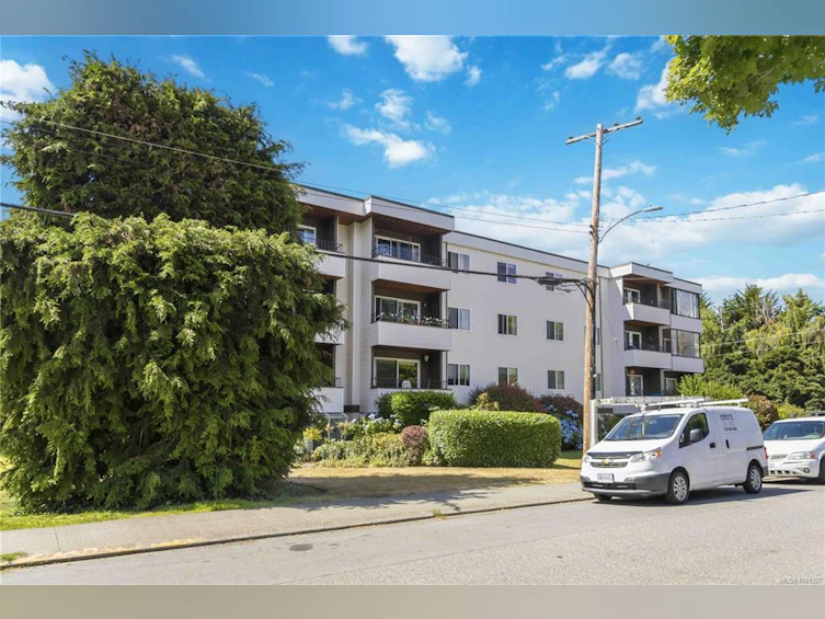 401-1571 Mortimer Street, Saanich, BC, V8P 3A7