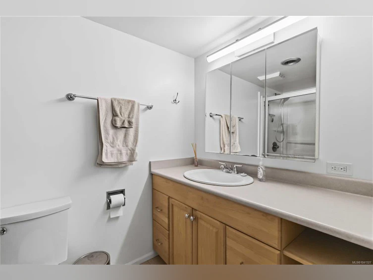 401-1571 Mortimer Street, Saanich, BC, V8P 3A7 - 16