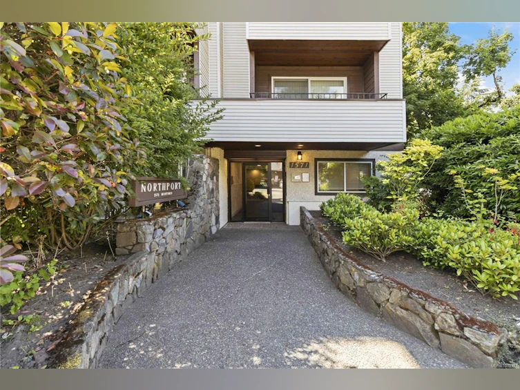 401-1571 Mortimer Street, Saanich, BC, V8P 3A7 - 4