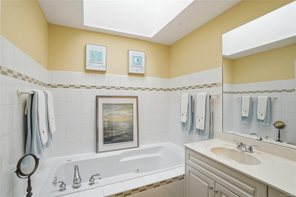 817 Lakes Boulevard, French Creek, BC, V9P 2P8 - 36
