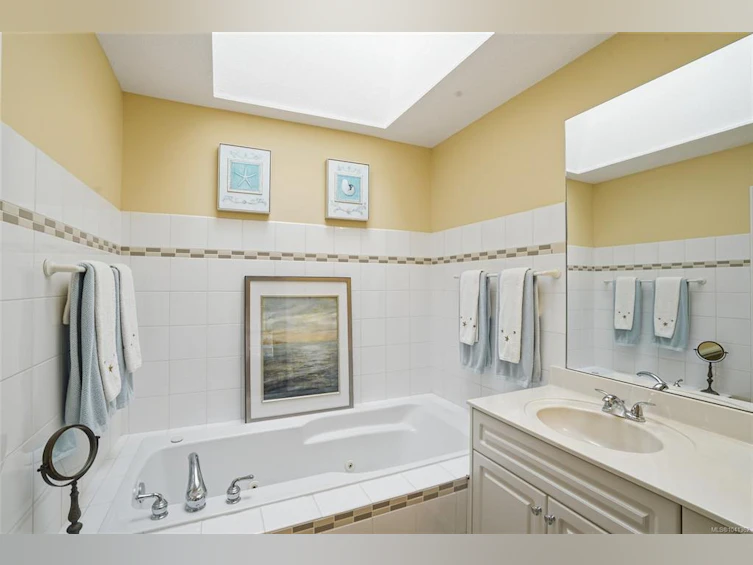 817 Lakes Boulevard, French Creek, BC, V9P 2P8 - 36