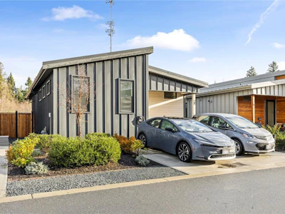 9-3025 Royston Road - 3