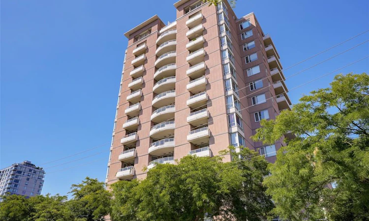 205-930 Yates Street