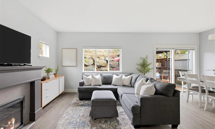 1184 Parkdale Creek Gardens
