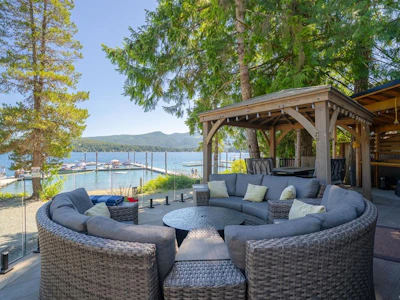 R1-9752 Lakeshore Road - 4