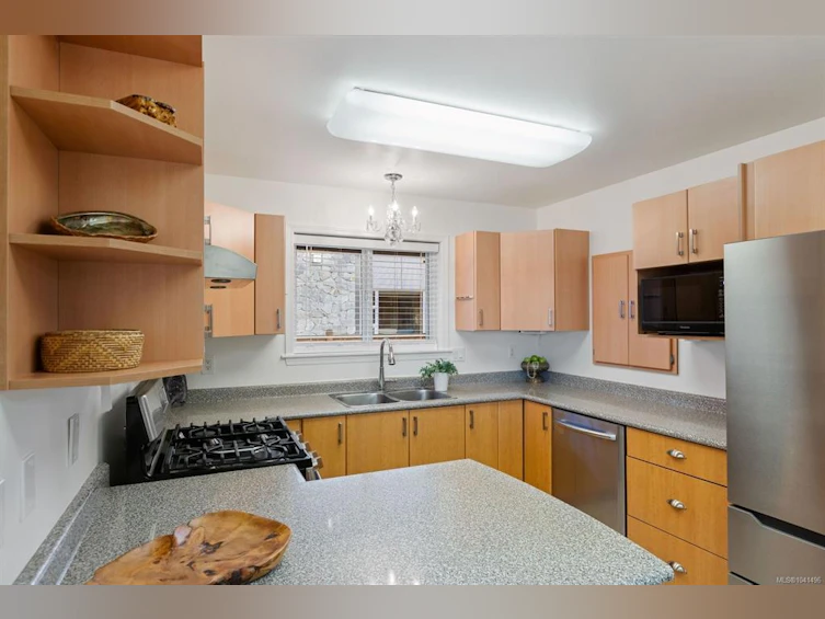 1-9875 Third Street, Sidney, BC, V8L 3A8 - 8