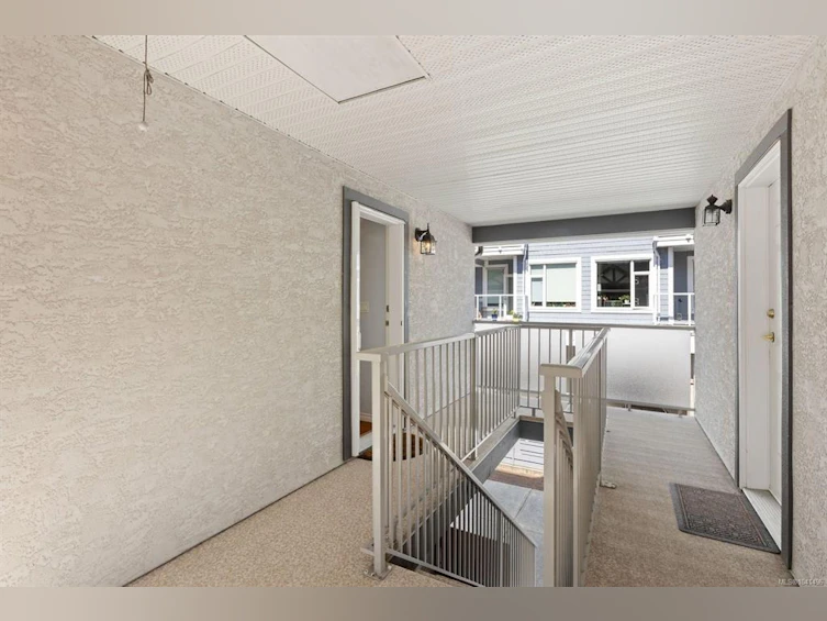 1-9875 Third Street, Sidney, BC, V8L 3A8 - 31