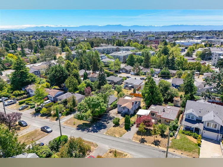 881 Leslie Drive, Saanich, BC, V8X 2Y3 - 41