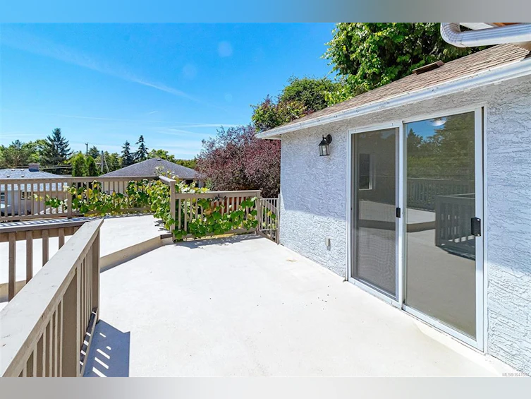 881 Leslie Drive, Saanich, BC, V8X 2Y3 - 33