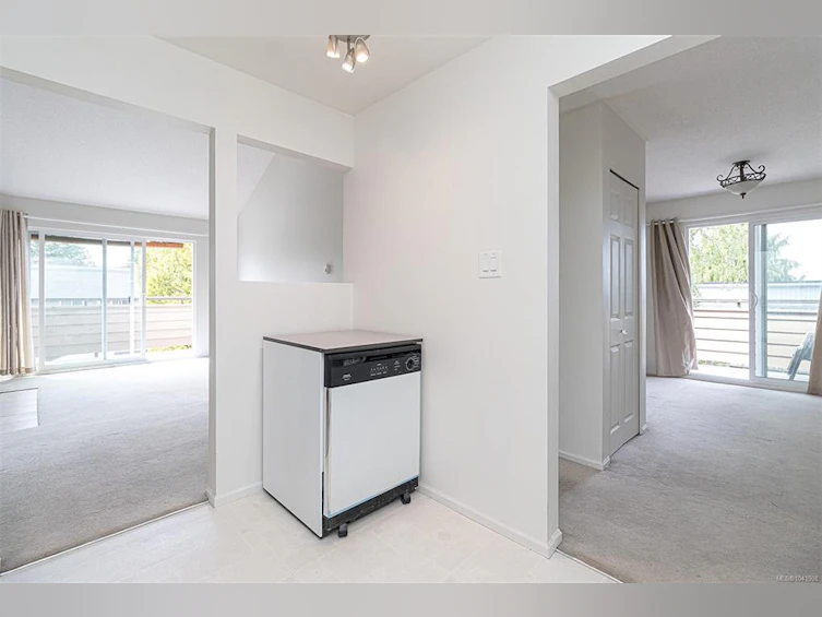 308-3225 Alder Street, Saanich, BC, V8X 1P3 - 16