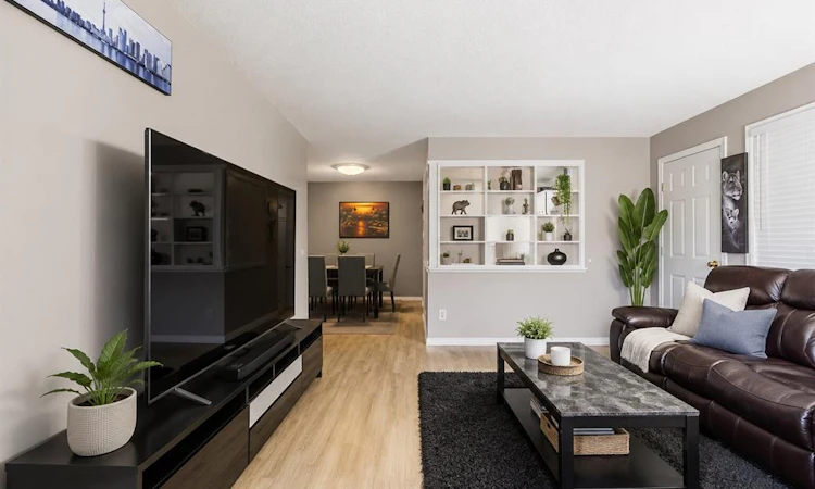 306-1525 Hillside Avenue