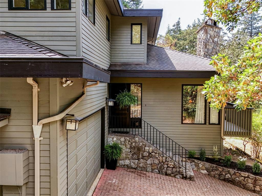2745 Green Vale Avenue, Saanich, BC, V8N 1S3