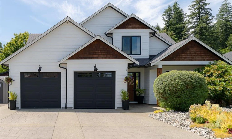 5546 W Woodland Crescent