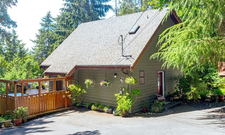 570 Bayview Place