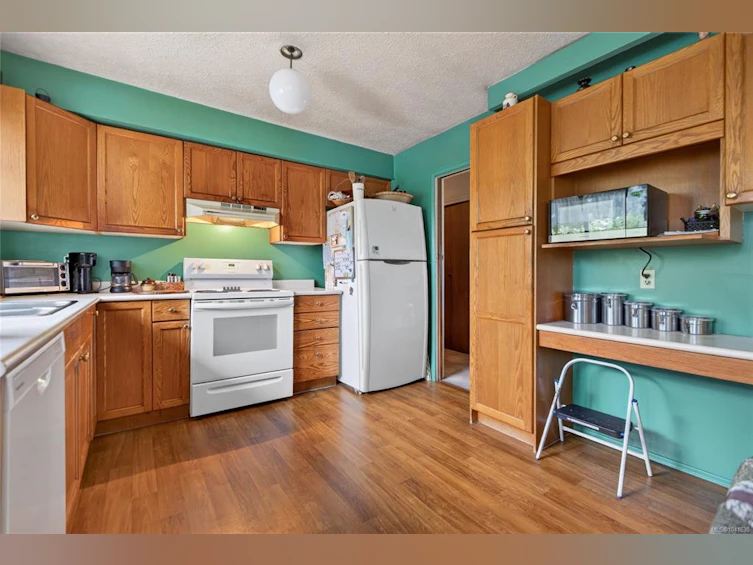 2728 Windermere Avenue, Cumberland, BC, V0R 1S0 - 9